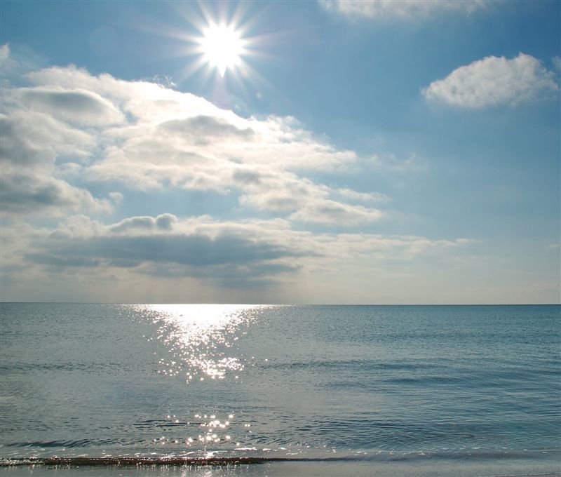 Сутки в море. Черное море солнце. Лучезарное море. Солнечный день на море. Солнечный день на черном море.