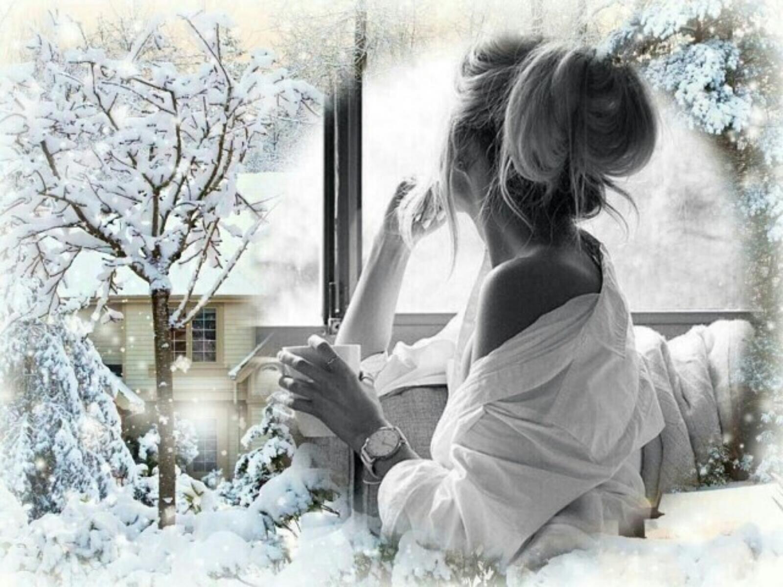 Просто будь снежным. Женщина у зимнего окна. Зимнее окно. Девушка у зимнего окна. Женщина у окна зима.