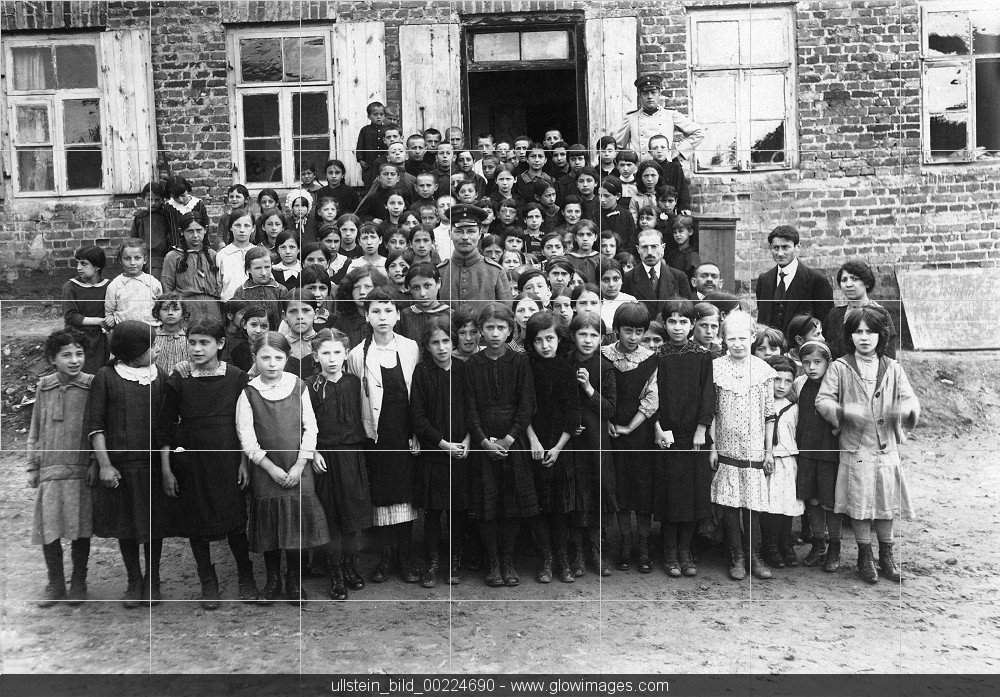 Училище лида. Лида 1900. Новоржев фотографии 1976г. Фотографии г Лида школа 8. Фото города Лида 9 школа в Белоруссии.